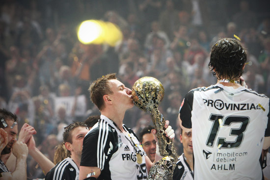 Champions League Finale 2010, Pokal Übergabe
